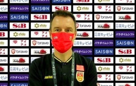 开云在线-扬科维奇不满：没踢出想要的足球 体能问题需纠正